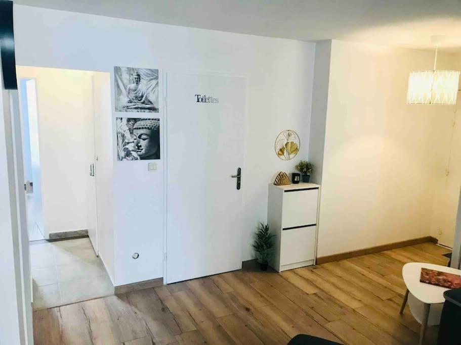 Disney Cosy Lounge Serris Ngoại thất bức ảnh